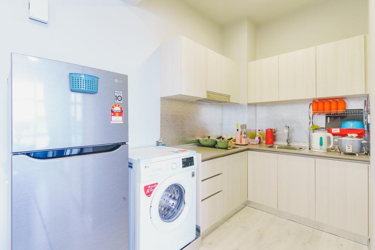 Full Seaview 2R1B Condo For 6Pax In Кота-Кінабалу Екстер'єр фото