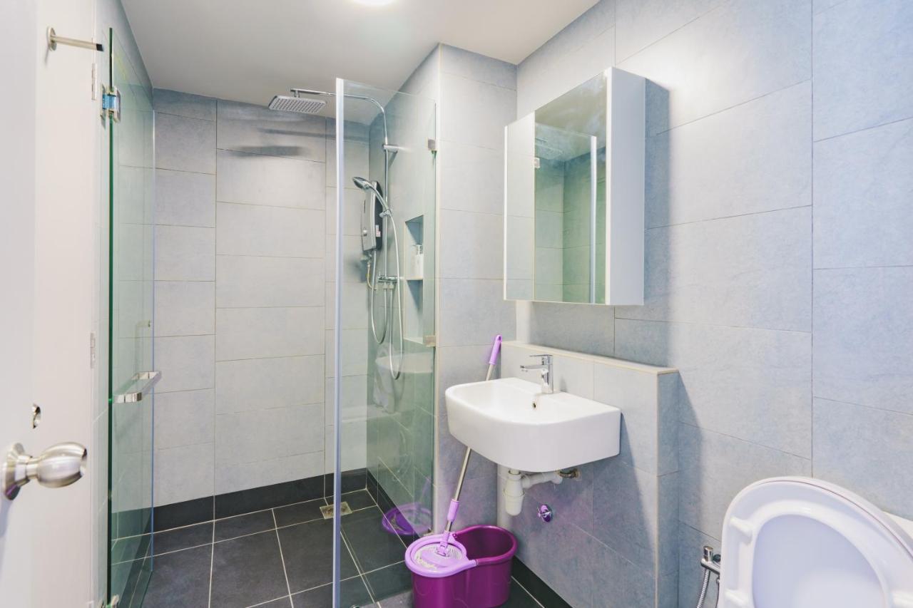 Full Seaview 2R1B Condo For 6Pax In Кота-Кінабалу Екстер'єр фото