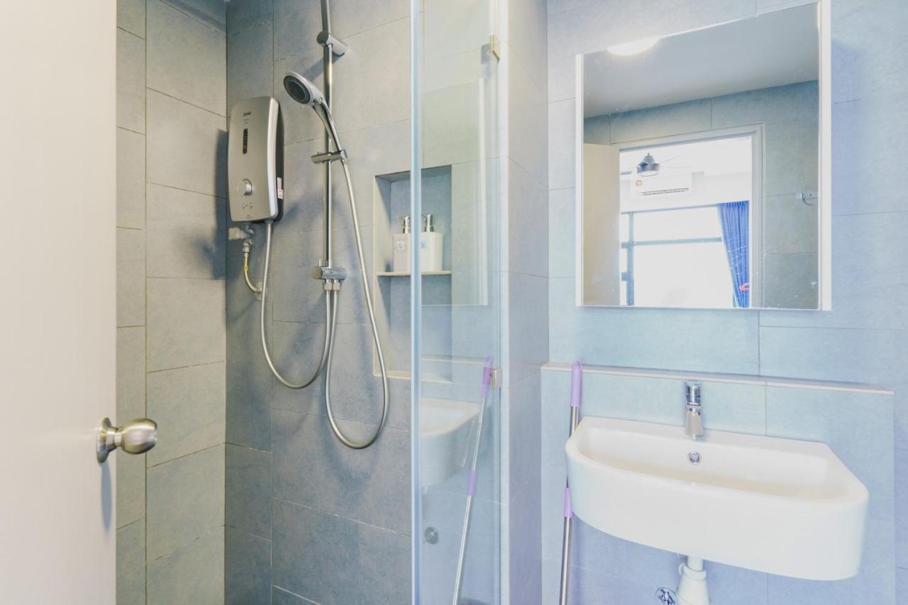 Full Seaview 2R1B Condo For 6Pax In Кота-Кінабалу Екстер'єр фото