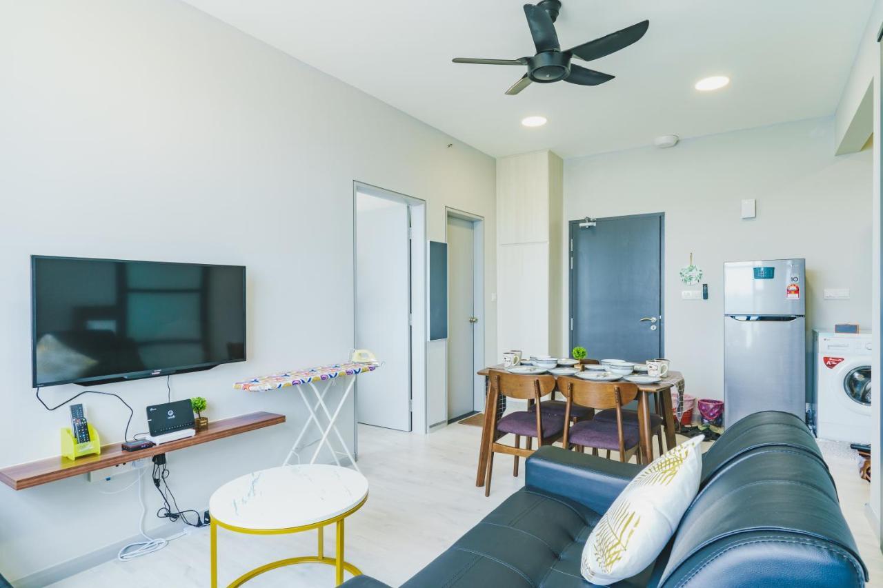 Full Seaview 2R1B Condo For 6Pax In Кота-Кінабалу Екстер'єр фото